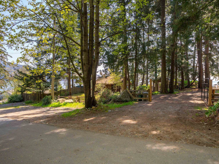 233 David Road, Bowen Island, BC, V0N 1G1 - 4