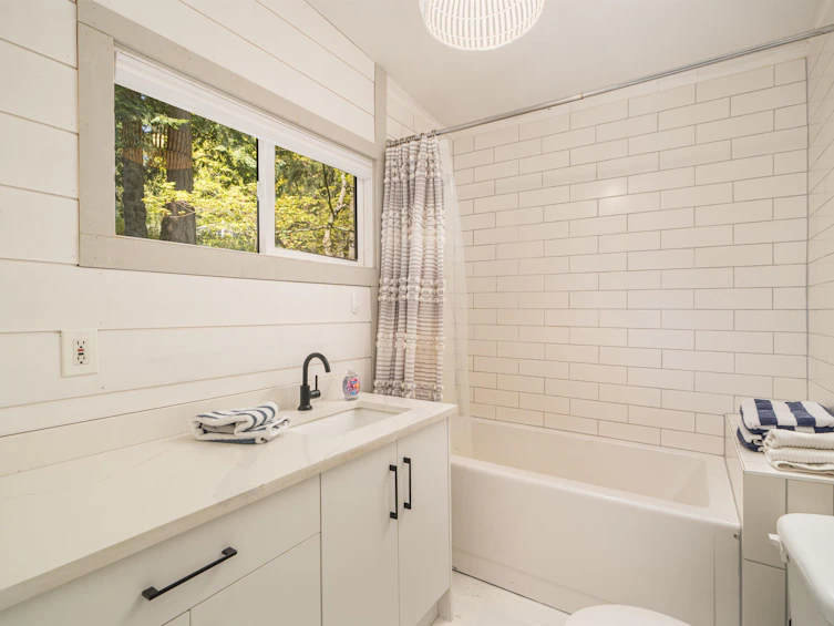 233 David Road, Bowen Island, BC, V0N 1G1 - 34