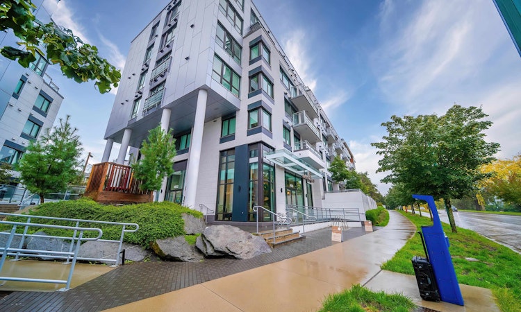 205-4932 Cambie Street