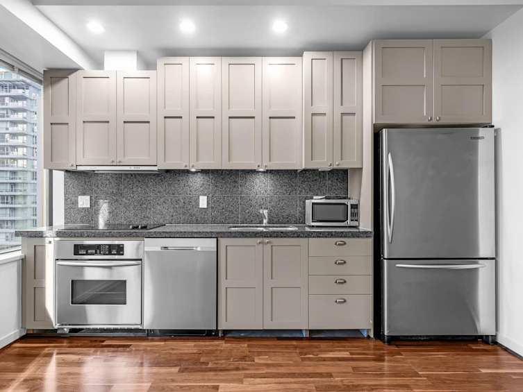 1010-1333 W Georgia Street, Vancouver, BC, V6E 4V3 - 2