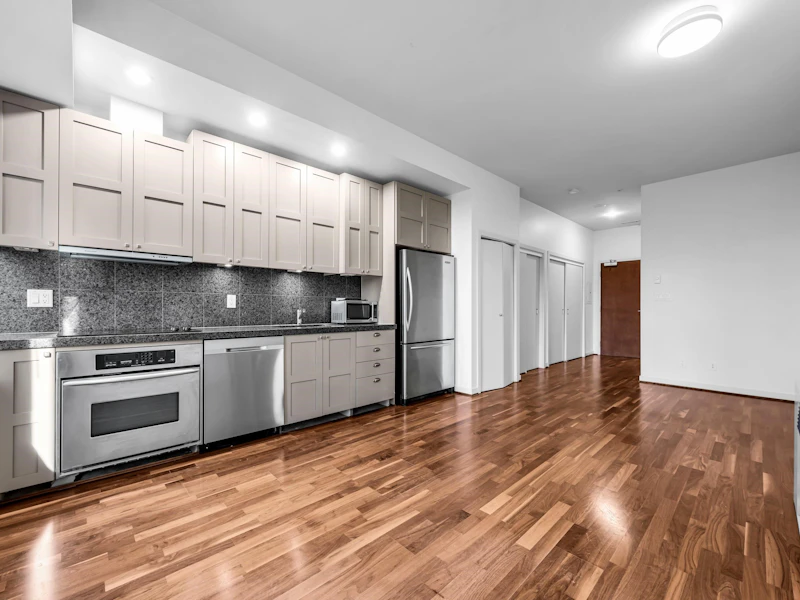 1010 - 1333 W Georgia Street, Vancouver BC V6E 4V3