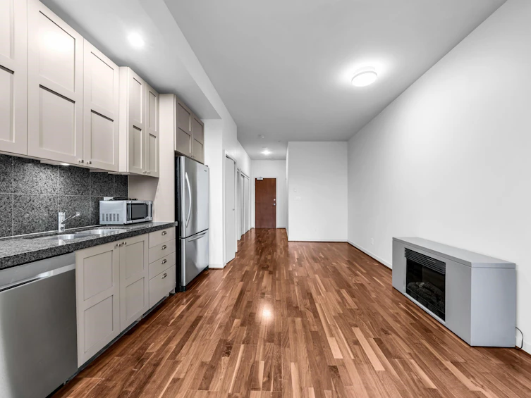 1010-1333 W Georgia Street, Vancouver, BC, V6E 4V3 - 4