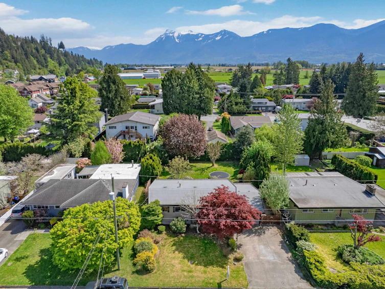 9710 Carleton Street, Chilliwack, BC, V2P 6E3 - 2