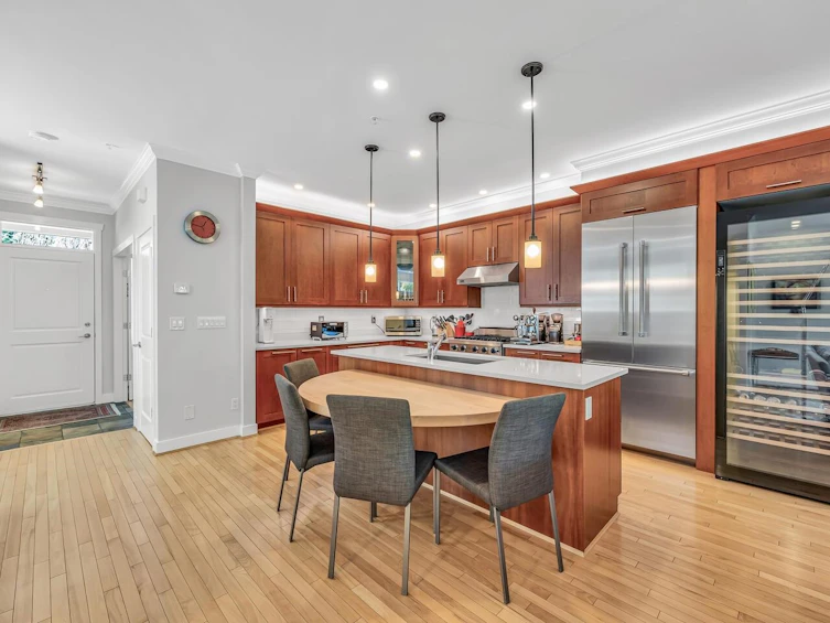 4658 Capilano Road, North Vancouver, BC, V7R 4K3 - 3