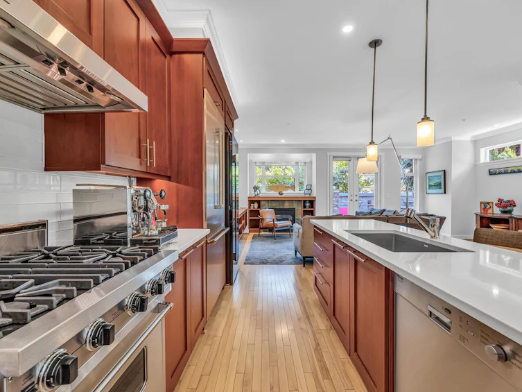 4658 Capilano Road, North Vancouver, BC, V7R 4K3 - 9