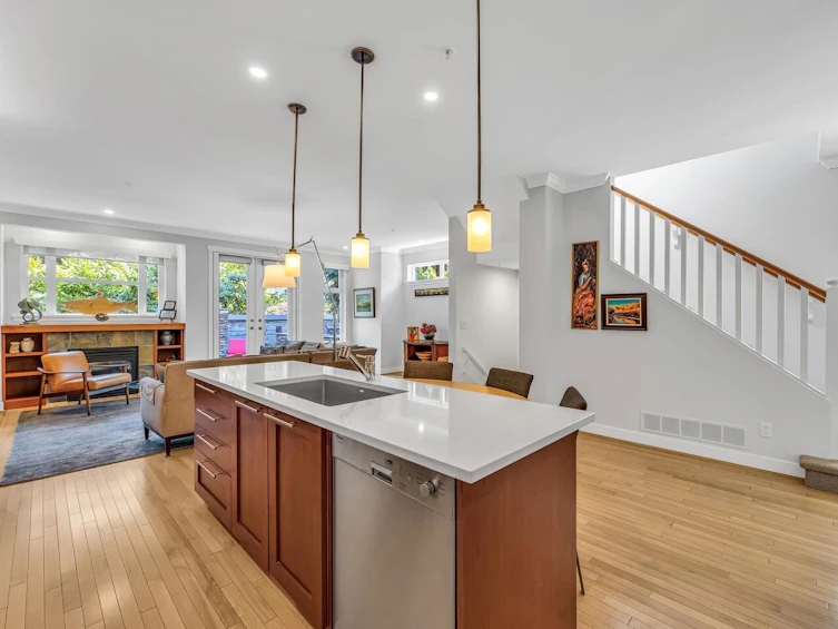 4658 Capilano Road, North Vancouver, BC, V7R 4K3 - 4