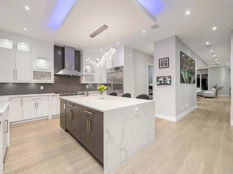 13689 Blackburn Avenue, Surrey, BC, V4B 2Z1 - 13