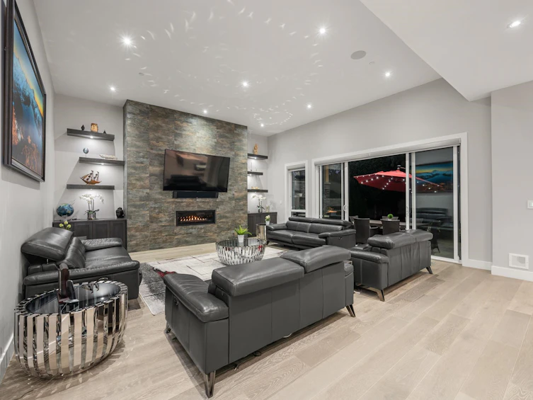 13689 Blackburn Avenue, Surrey, BC, V4B 2Z1 - 8