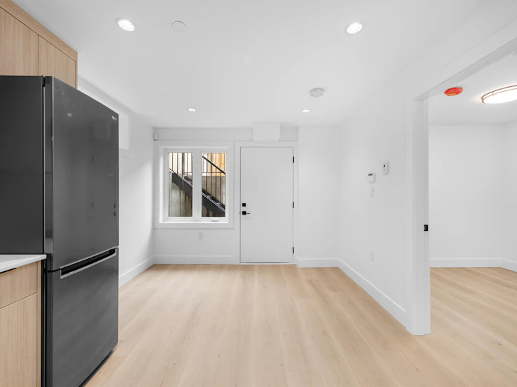 2038 E 1st Avenue, Vancouver, BC, V5N 1B5 - 29