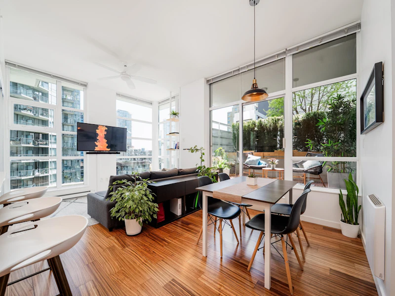 706 - 1205 Howe Street, Vancouver BC V6Z 0B2