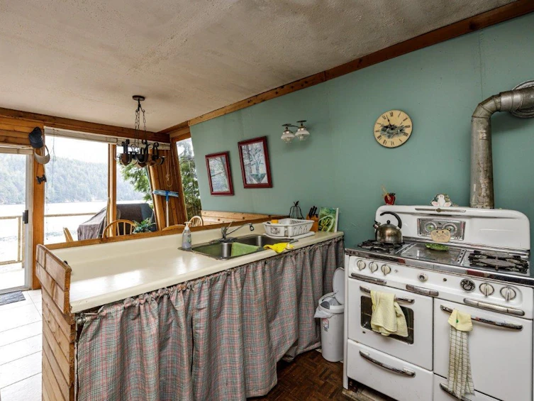 11 East Of Croker Island, North Vancouver, BC - 16