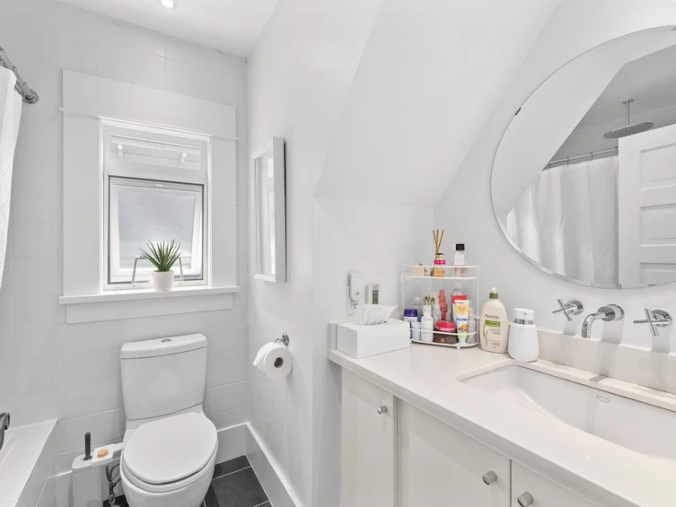 842 E 11th Avenue, Vancouver, BC, V5T 2E6 - 24