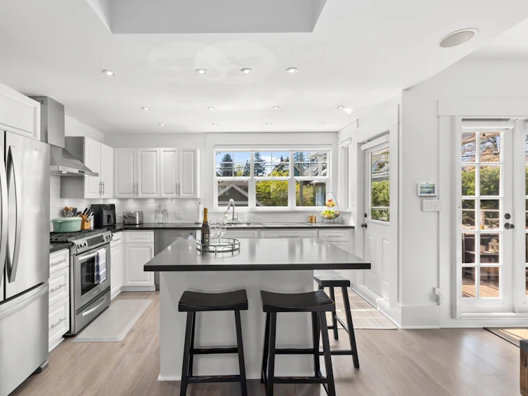 842 E 11th Avenue, Vancouver, BC, V5T 2E6 - 10