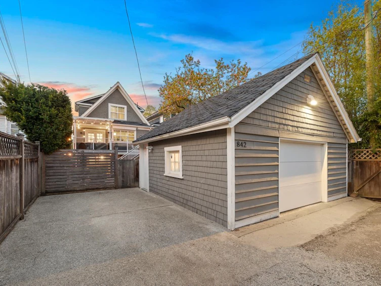 842 E 11th Avenue, Vancouver, BC, V5T 2E6 - 6