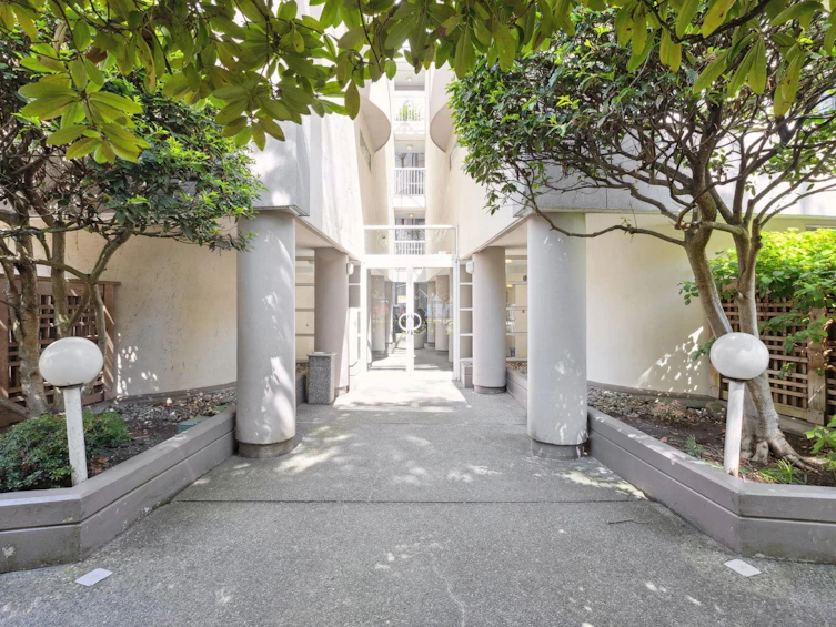 303-1705 Nelson Street, Vancouver, BC, V6G 1M6 - 3