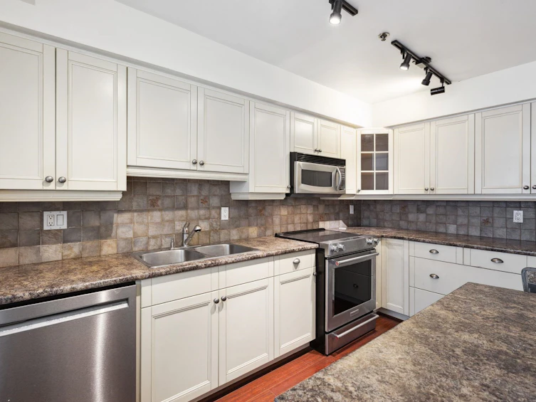 303-1705 Nelson Street, Vancouver, BC, V6G 1M6 - 11