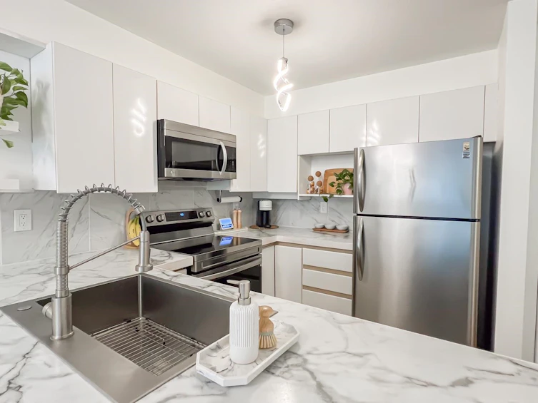 109-7465 Sandborne Avenue, Burnaby, BC, V3N 4W7 - 7