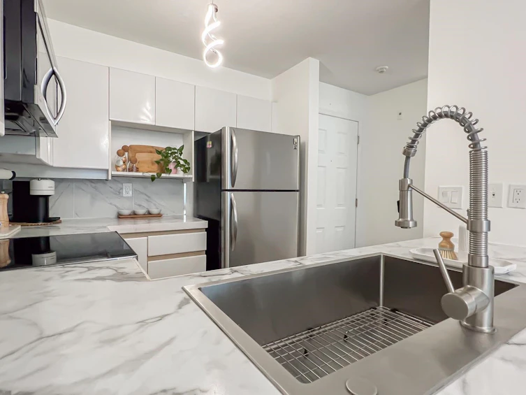 109-7465 Sandborne Avenue, Burnaby, BC, V3N 4W7 - 8
