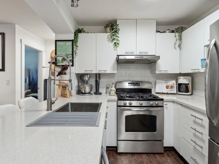 205-9319 University Crescent, Burnaby, BC, V5A 4Y5 - 2