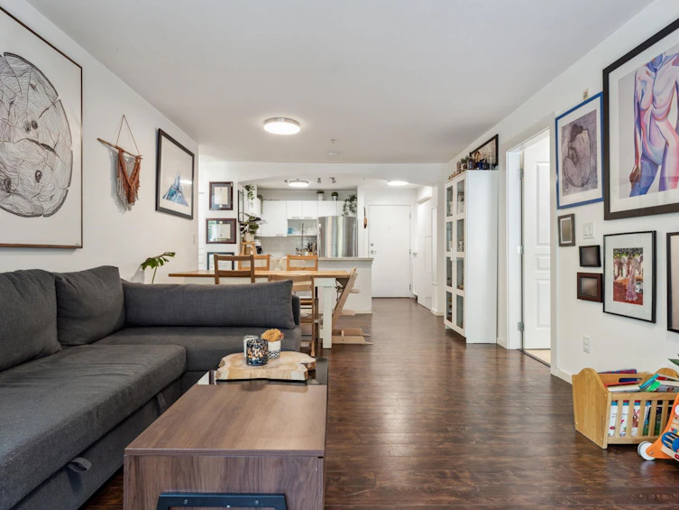205-9319 University Crescent, Burnaby, BC, V5A 4Y5 - 9
