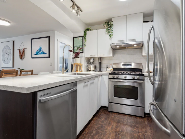 205-9319 University Crescent, Burnaby, BC, V5A 4Y5 - 4