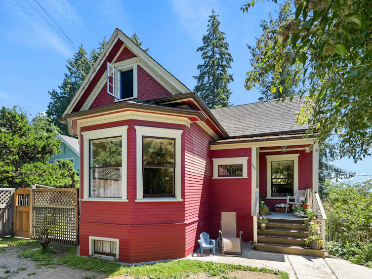 145 E Kings Road, North Vancouver, BC, V7N 1H4