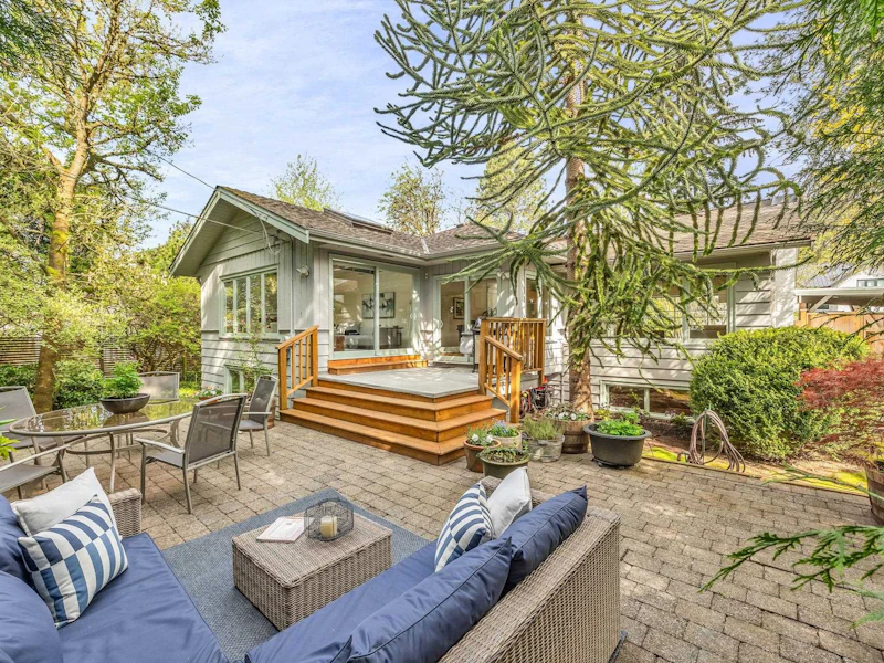 1031 Belmont Avenue, North Vancouver BC V7R 1K3