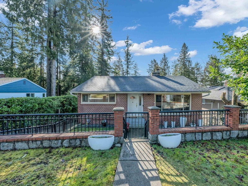 441 Tempe Crescent, North Vancouver BC V7N 1E7