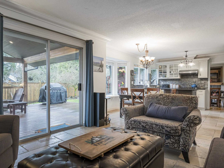 14904 95a Avenue, Surrey, BC, V3R 7T6 - 14