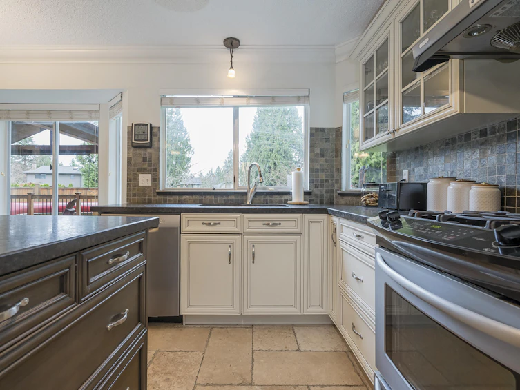 14904 95a Avenue, Surrey, BC, V3R 7T6 - 10