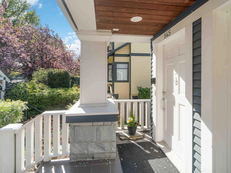 145 W 15th Avenue, Vancouver, BC, V5Y 1X8 - 2