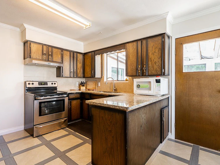 5210 Laurel Street, Burnaby, BC, V5G 1N2 - 12