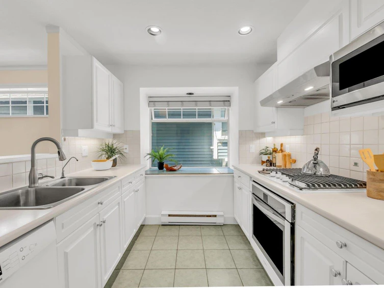 183 W 15 Avenue, Vancouver, BC, V5Y 1X8 - 13