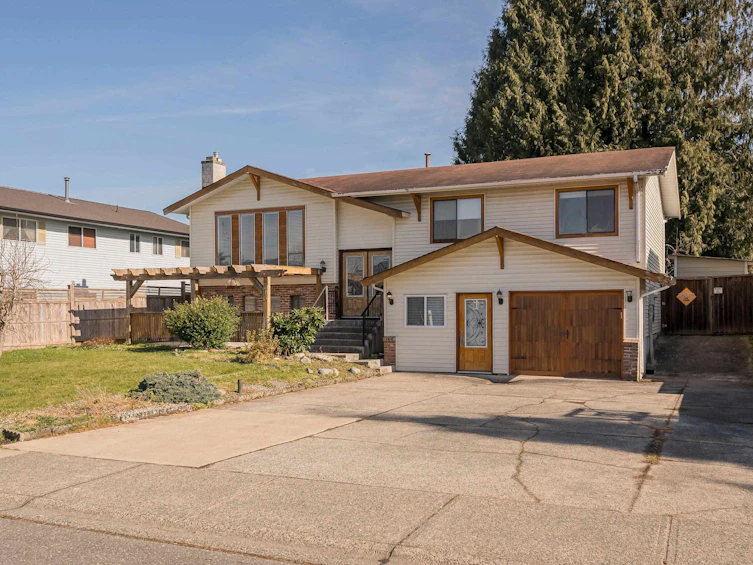 9218 212a Street, Langley, BC, V1M 2B9