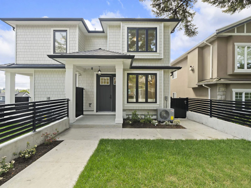 2996 E 8th Avenue, Vancouver BC V5M 1X1