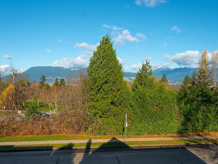 4086 W 8th Avenue, Vancouver, BC, V6R 1Z6 - 17