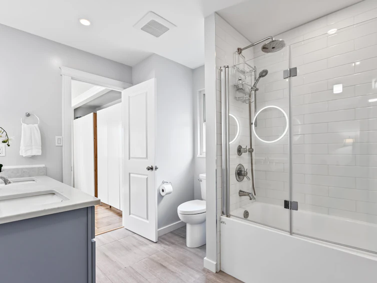 15063 98 Avenue, Surrey, BC, V3R 5W9 - 15