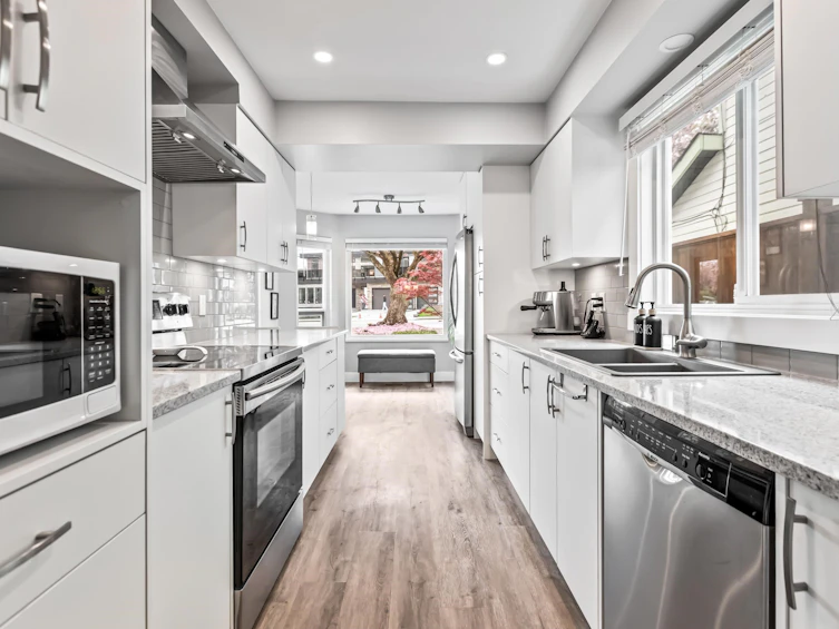 15063 98 Avenue, Surrey, BC, V3R 5W9 - 5