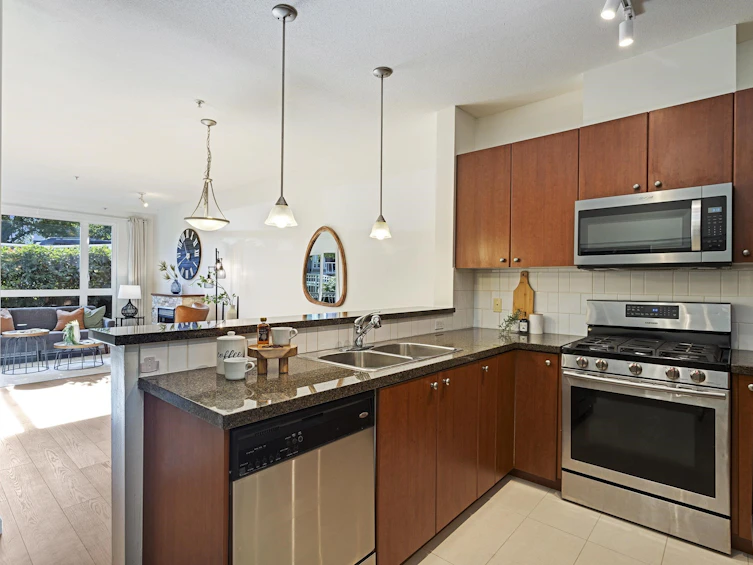 205-14 E Royal Avenue, New Westminster, BC, V3L 5W5 - 6