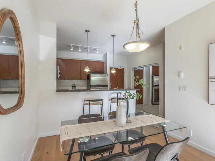 205-14 E Royal Avenue, New Westminster, BC, V3L 5W5 - 2