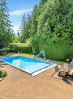 4547 Southridge Crescent