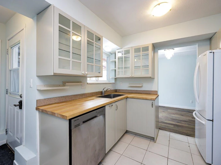 1373 Lynn Valley Road, North Vancouver, BC, V7J 2A7 - 2