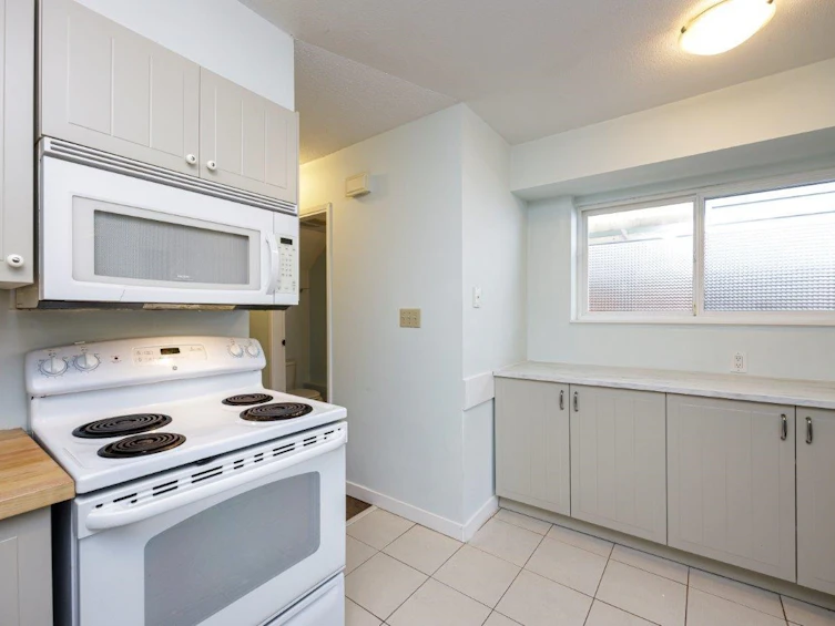 1373 Lynn Valley Road, North Vancouver, BC, V7J 2A7 - 5