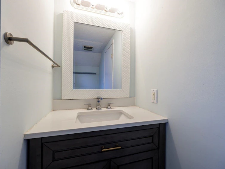 1373 Lynn Valley Road, North Vancouver, BC, V7J 2A7 - 20