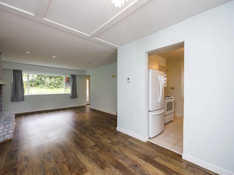 1373 Lynn Valley Road, North Vancouver, BC, V7J 2A7 - 11