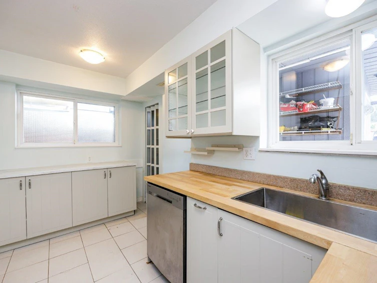 1373 Lynn Valley Road, North Vancouver, BC, V7J 2A7 - 4