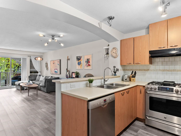 304-2958 Silver Springs Boulevard, Coquitlam, BC, V3E 3R9 - 6