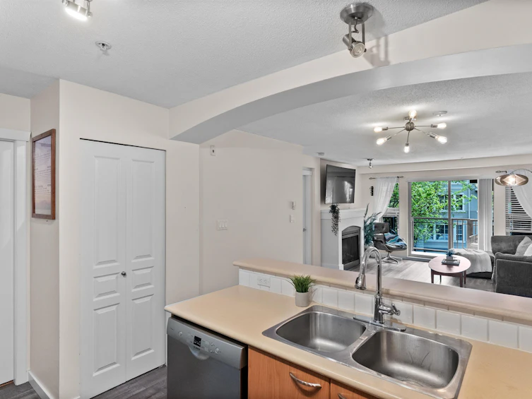 304-2958 Silver Springs Boulevard, Coquitlam, BC, V3E 3R9 - 9
