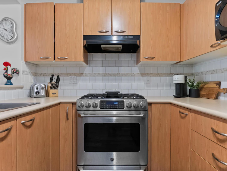 304-2958 Silver Springs Boulevard, Coquitlam, BC, V3E 3R9 - 8