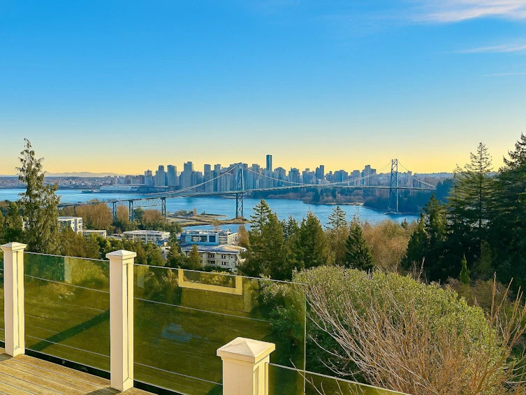 986 Esquimalt Avenue, West Vancouver, BC, V7T 1J8